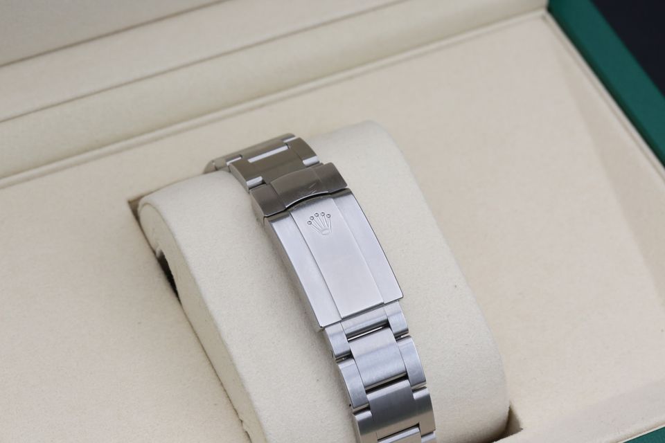 Rolex Oyster Perpetual 124300 Image 3